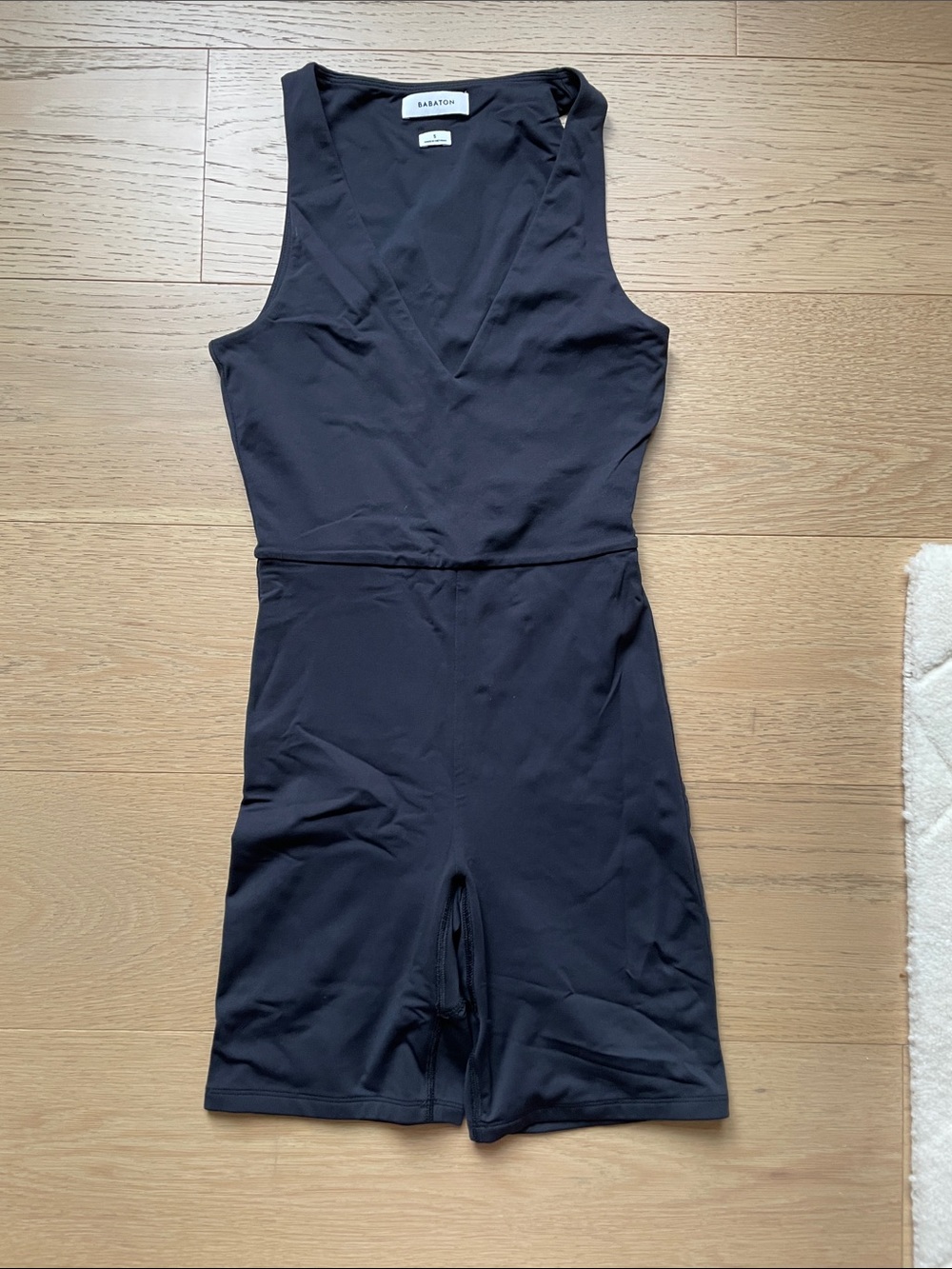 Babaton Aritzia Black Sleeveless V-Neck Romper Size S
